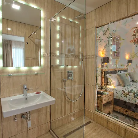 Aziza Hotel